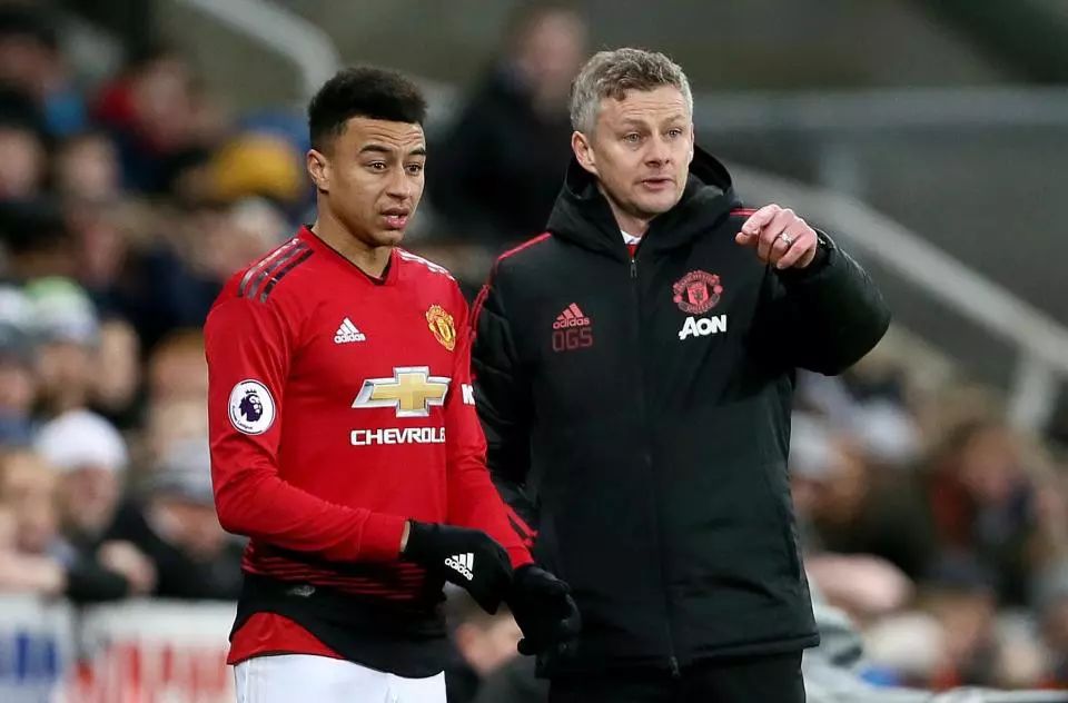 场上三张红 场上三张红